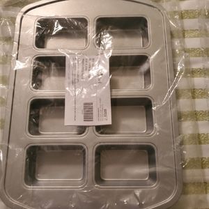 Pampered chef mini loaf pan. New in wrapping.